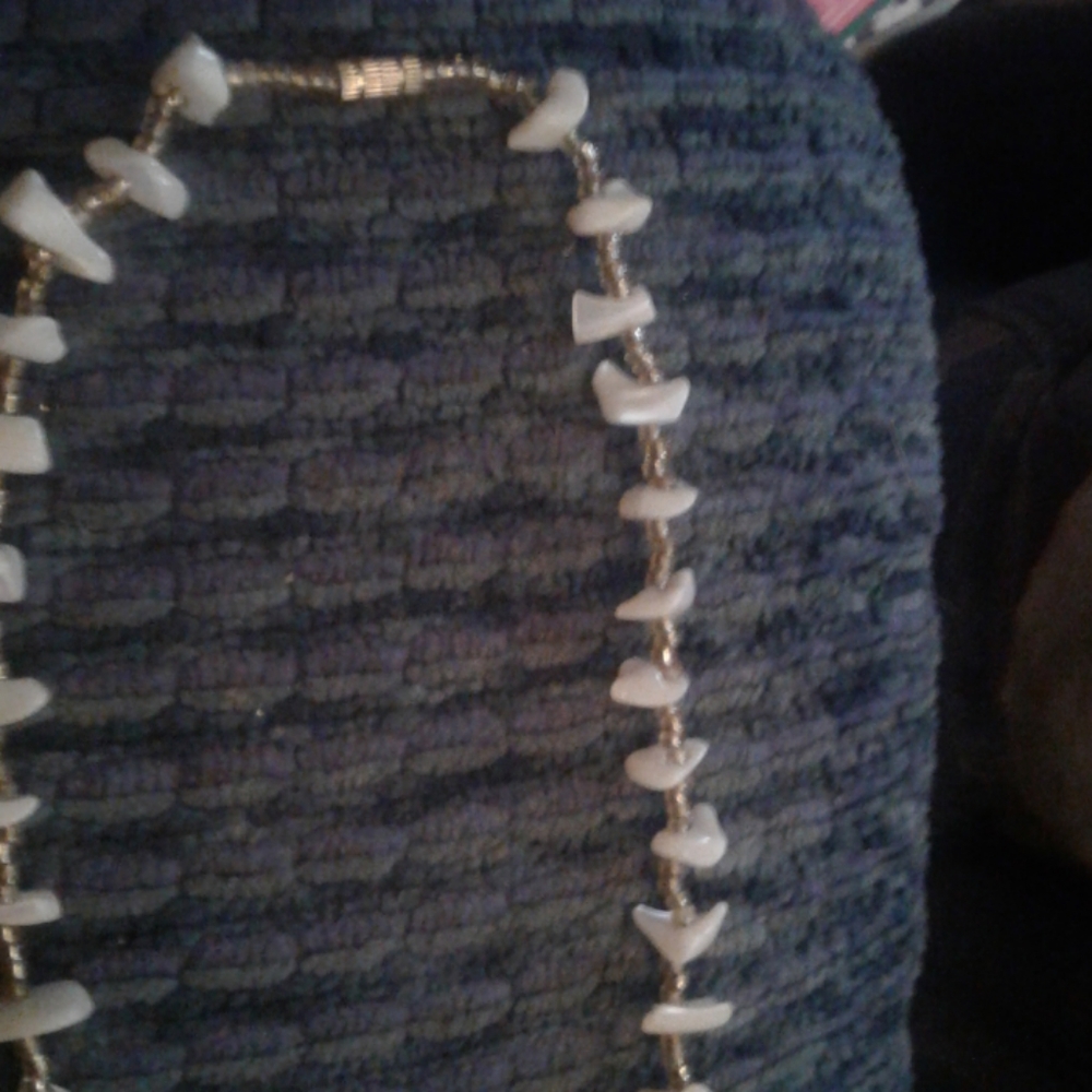 Neclace - Picture 2 of 3